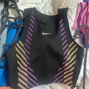 nike crop top size small never worn